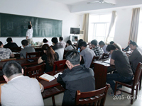 2015年5月16日合肥市庐阳区食用菌协会学员在教室听老师讲食用菌栽培技术——香菇，木耳，灵芝，灰树花，猴头等木质素菌类的栽培技术及管理深加工方法