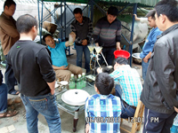 2013年6月上旬合肥市庐阳区食用菌协会学员在合肥立新菌种场培训学校现场实习食用菌菌种制作技术—— 液体菌种以及 一级母种培养基