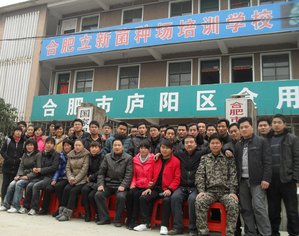 2011年3月上旬部分学员在学校留影3