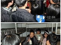 合肥市庐阳区菌种场培训学校学员在菌种室听老师讲菌种培养的注意方式