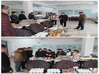 合肥立新食用菌培训学校学员听老师讲各种菌类的出菇管理方法及液体菌种的菌丝培养